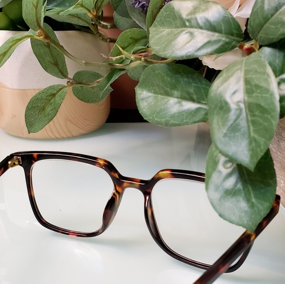 Thin Square Reading Glasses - Picture 4 of 6